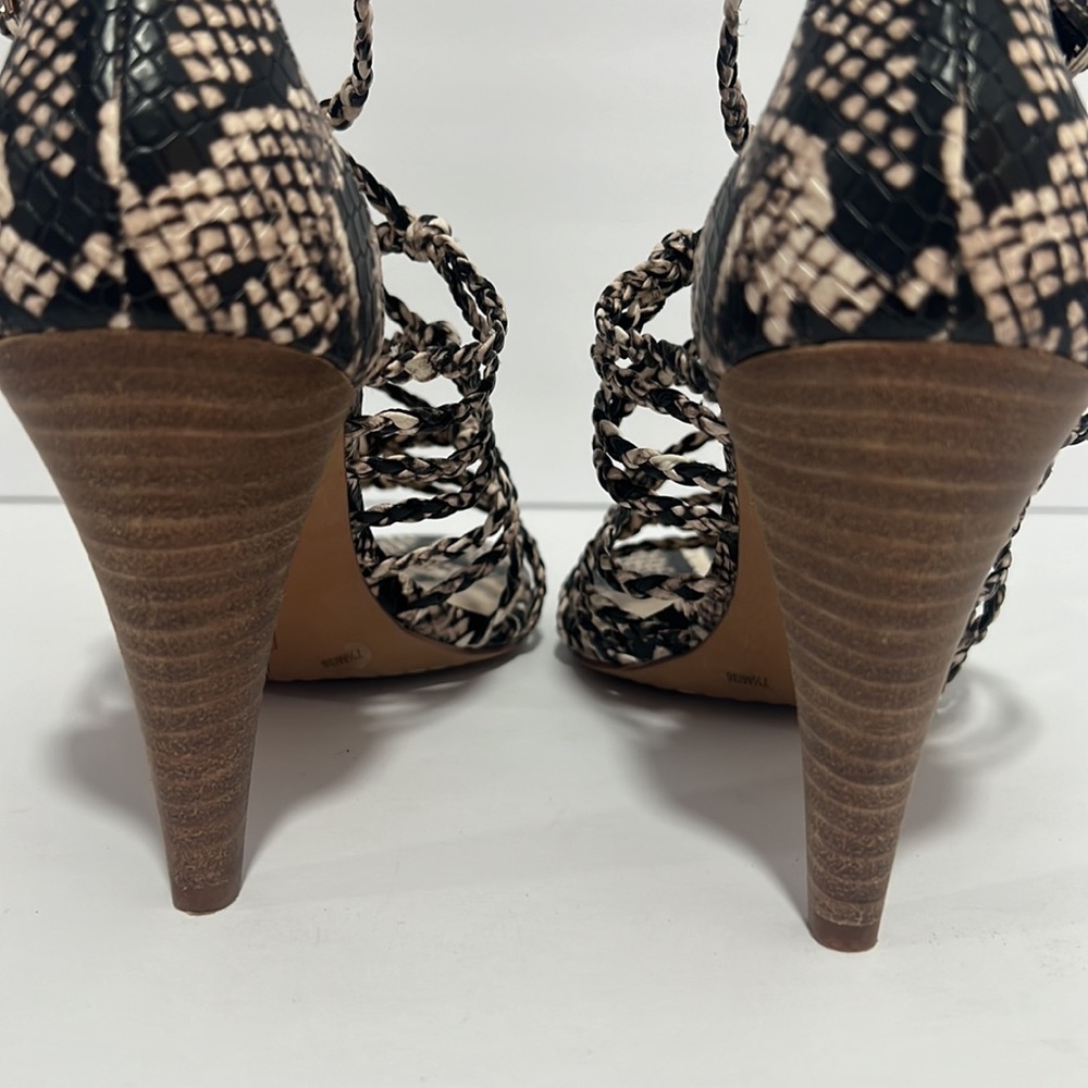 VINCE CAMUTO Women's Strappy Snake Print Heels Sz 7.5 - Picture 6 of 9